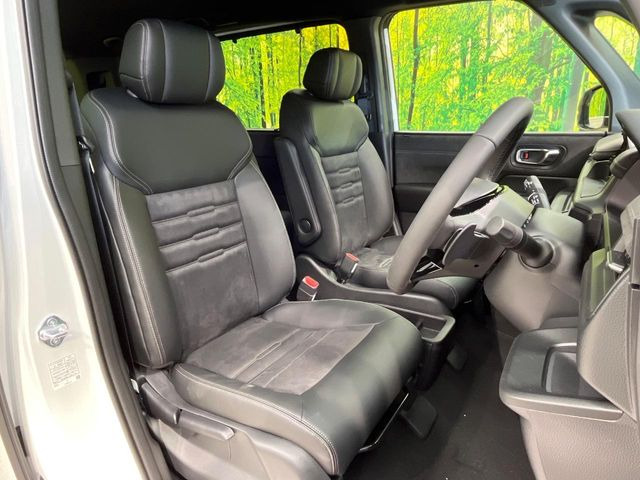 運転席シート廻りは使用感も少なく、良好な状態となっています。丁寧に使われていたことがよくわかりますね。