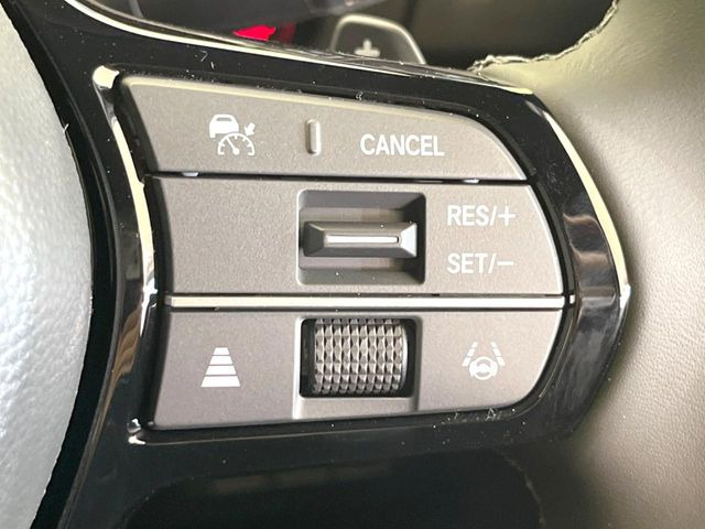 【アダプティブクルーズコントロール】高速道路での長距離走行が楽に!!自動で速度を保つクルーズコントロールが、衝突軽減システムと連携し、前方の車両を感知して車間を保つように速度調節してくれます!!