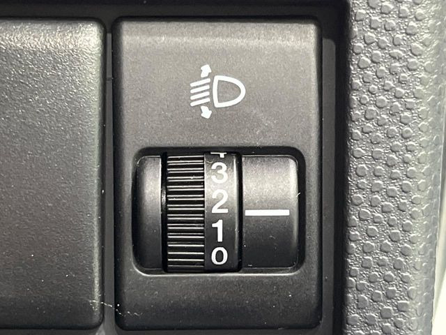 �y�w�b�h���C�g���x���C�U�[�z�ו����ɂ��Ԃ̎p�����ƃw�b�h���C�g��������ɂȂ��Ă��܂����Ɋ��􂵂܂��B���x���C�U�[�ɂ���āA������ƂȂ��Ă��܂������[�r�[���̏Ƃ炷�������������ɂ��܂��B