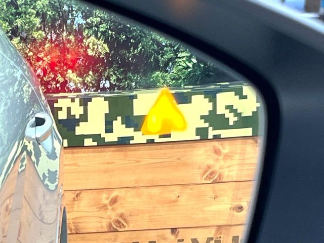 �y�u���C���h�X�|�b�g���j�^�����O�z���s���A�h�A�~���[�̎��p�ɂȂ�₷���ӏ��Ɍ㑱�Ԃ��ڋ߂���ƃT�C�h�~���[�t�߂Ɍx����\���A�h���C�o�[�ɒ��ӊ��N�����Ă���܂��B