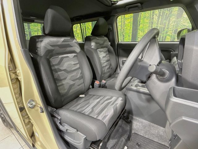 運転席シート廻りは使用感も少なく、良好な状態となっています。丁寧に使われていたことがよくわかりますね。