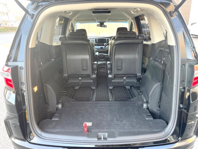 ���i�̂���������ʋ΁A���}���ɏ\���ȉ׎��X�y�[�X���m�ۂ��Ă���܂��B�Z�J���h�V�[�g��|���ƁA�傫�ȉו��̐ύڂ��\�ł���