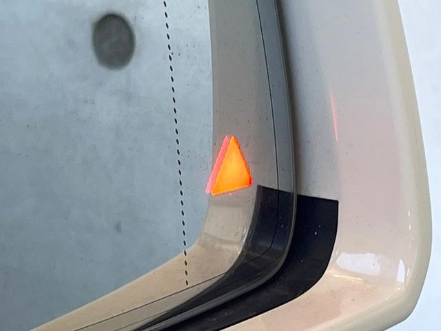 ���u���C���h�A�V�X�g�Z���T�[:���p����̎Ԃ����m���A�h���C�o�[���Ԑ��ύX���s���ۂɁA�x�����Ƌ��ɒ��ӂ𑣂��Ă������S�x���@�\�ł�!