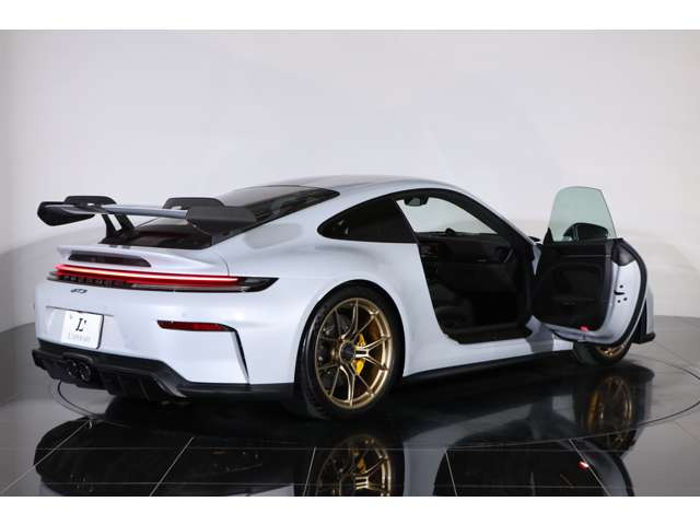 �����ڂ̔��͂Ƒ��s���\���������ŗ��������AGT3�炵�����銮���`�ł��B