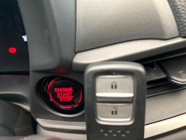 �yHonda�X�}�[�g�L�[�z�J�o����|�P�b�g�ɓ��ꂽ�܂܂ł��h�A�̎{���E�������\�ȃX�}�[�g�L�[�𑕔��B�G���W���̃I���E�I�t�����J�M�����o���K�v����������Ƃ��Ă��֗��ł���