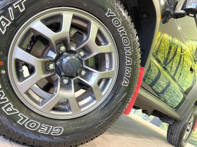 �y����15�C���`�A���~�z�C�[���z�O�ςɃ}�b�`���������A���~�z�C�[���𑕒����Ă���܂��B�e��ЊO�A���~�z�C�[����A�X�^�b�h���X�^�C�����戵�����Ă���܂��B���񂲑��k����������