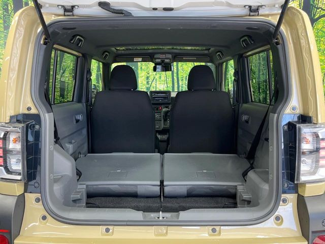 後席を格納すると、これだけの広さが!シーンに合わせたシートアレンジで、大きな荷物も積むことが出来ます♪