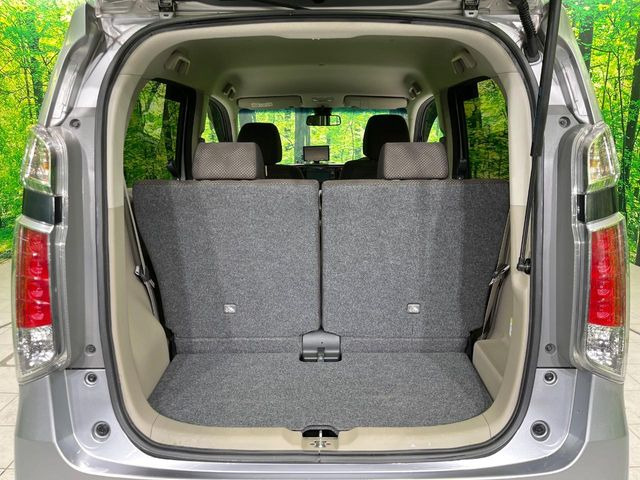 ���i�̂���������ʋ΁A���}���ɏ\���ȉ׎��X�y�[�X���m�ۂ��Ă���܂��B�Z�J���h�V�[�g��|���ƁA�傫�ȉו��̐ύڂ��\�ł���