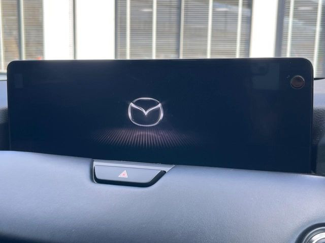 �yBOSE�T�E���h�V�X�e���t������12.3�^�i�r�z�[���̃i�r�@�\�͂������A���x�ȃ`���[�j���O�\�͂����ڂ���Ă���A�������ȉ��y�����y���݂��������܂���