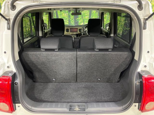 ���i�̂���������ʋ΁A���}���ɏ\���ȉ׎��X�y�[�X���m�ۂ��Ă���܂��B�Z�J���h�V�[�g��|���ƁA�傫�ȉו��̐ύڂ��\�ł���