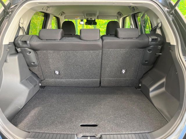 ���i�̂���������ʋ΁A���}���ɏ\���ȉ׎��X�y�[�X���m�ۂ��Ă���܂��B�Z�J���h�V�[�g��|���ƁA�傫�ȉו��̐ύڂ��\�ł���