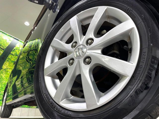 �y����14�C���`�A���~�z�C�[���z�O�ςɃ}�b�`���������A���~�z�C�[���𑕒����Ă���܂��B�e��ЊO�A���~�z�C�[����A�X�^�b�h���X�^�C�����戵�����Ă���܂��B���񂲑��k����������