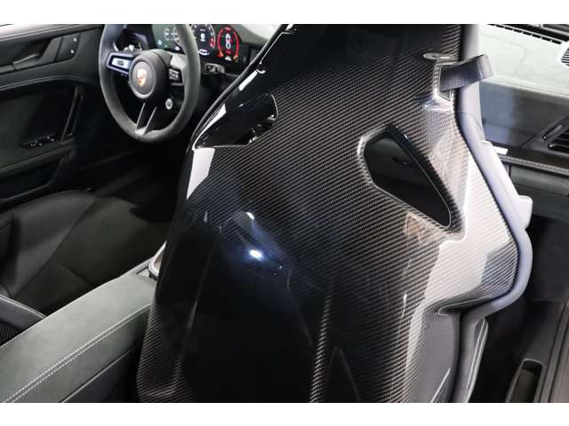 �G�N�X�e���f�b�h���U�[/Race-Tex�C���e���A���̗p���AGT�V���o�[�X�e�b�`���㎿�������o���܂��B