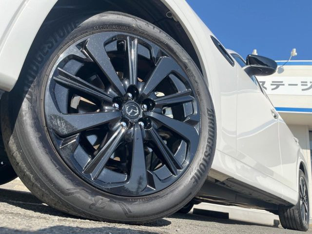 �y����20�C���`�A���~�z�C�[���z�O�ςɃ}�b�`���������A���~�z�C�[���𑕒����Ă���܂��B�e��ЊO�A���~�z�C�[����A�X�^�b�h���X�^�C�����戵�����Ă���܂��B���񂲑��k����������