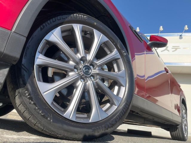 �y����20�C���`�A���~�z�C�[���z�O�ςɃ}�b�`���������A���~�z�C�[���𑕒����Ă���܂��B�e��ЊO�A���~�z�C�[����A�X�^�b�h���X�^�C�����戵�����Ă���܂��B���񂲑��k����������