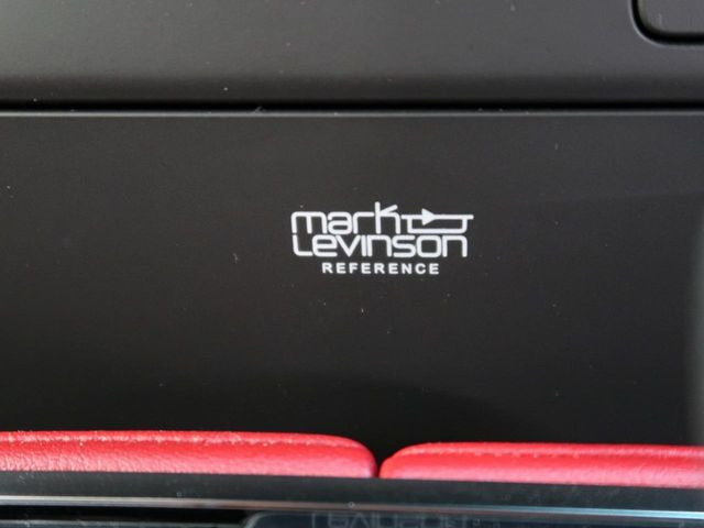 �y�}�[�N���r���\���T�E���h�V�X�e���z���[�J�[�I�v�V�����̍��i�ʃT�E���h�V�X�e���𓋍ځB��p�̃`���[�j���O���{���ꂽ�召�l�X�ȃX�s�[�J�[����ǎ��ȃT�E���h���t�ł��A�Տꊴ���ӂ�鉹����Ԃ����o���܂��B