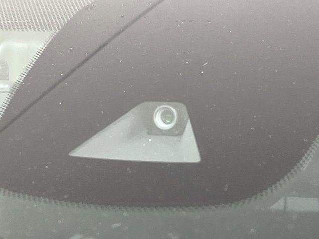 �y�G�}�[�W�F���V�[�u���[�L�z���s���ɑO���̎ԗ�����F�����A�Փ˂������Ȏ��͌x��ƃu���[�L�ŏՓˉ���Ɣ�Q�y�����A�V�X�g�B�����S�Ƀh���C�u�����y���݂��������܂��B