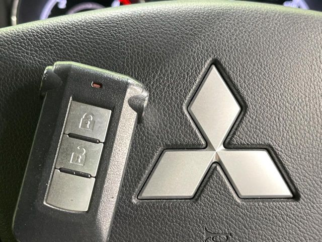 �y�I�y���[�V�����L�[�z�J�o����|�P�b�g�ɓ��ꂽ�܂܂ł��h�A�̎{���E�������\�ȃX�}�[�g�L�[�𑕔��B�G���W���̃I���E�I�t�����J�M�����o���K�v����������Ƃ��Ă��֗��ł���