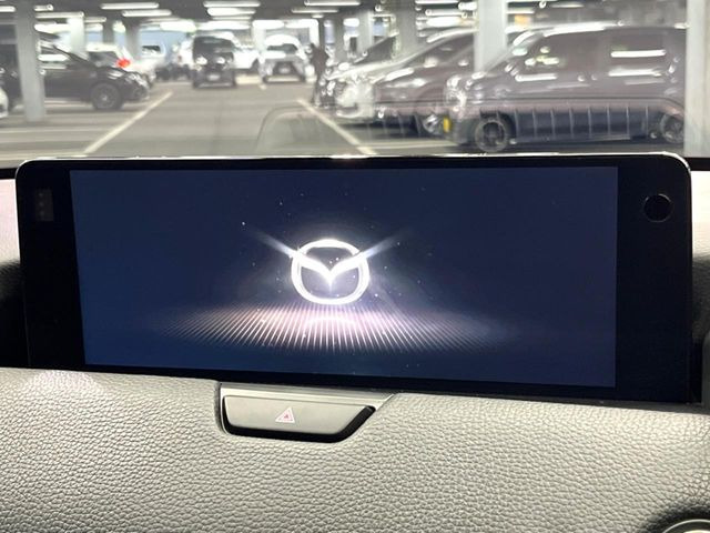 �y12.3�C���`�}�c�_�R�l�N�g�z�ԓ��̕��͋C�Ƀ}�b�`������^�f�B�X�v���C�B�X�}�z�ڑ��ł̃i�r�g�p��Bluetooth�Đ����A�l�X�ȋ@�\���y���߂܂��B�����I�ȃ_�C�������삪�\�ŁA�g��������ǍD�ł��B