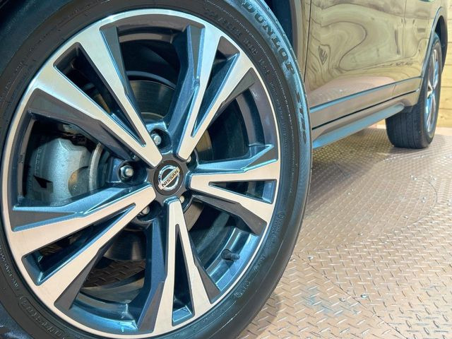 �y����18�C���`�A���~�z�C�[���z�O�ςɃ}�b�`���������A���~�z�C�[���𑕒����Ă���܂��B�e��ЊO�A���~�z�C�[����A�X�^�b�h���X�^�C�����戵�����Ă���܂��B���񂲑��k����������