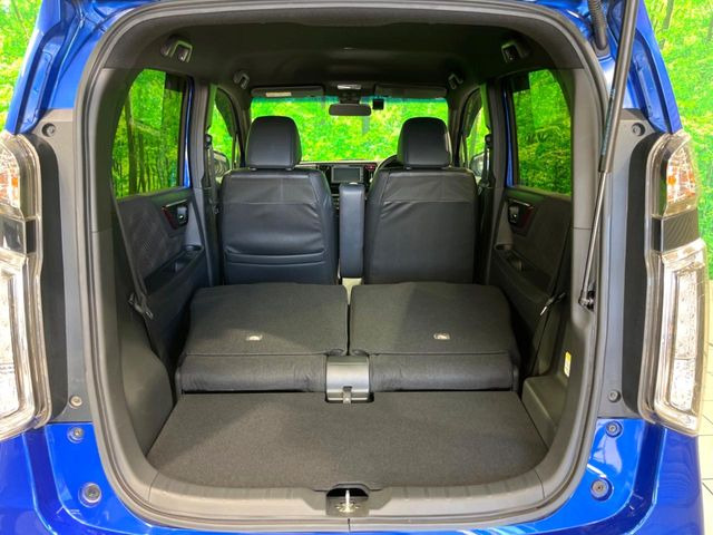 ���i�̂���������ʋ΁A���}���ɏ\���ȉ׎��X�y�[�X���m�ۂ��Ă���܂��B�Z�J���h�V�[�g��|���ƁA�傫�ȉו��̐ύڂ��\�ł���