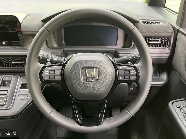 ステアリングも使用感が少なく、きれいな状態となっております♪