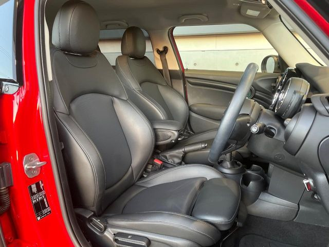 ���O��:�������Ƃ����h���C�o�[�X�y�[�X�ŁA�����Ԃ̉^�]�ł����K�ɂ��߂������������܂��B