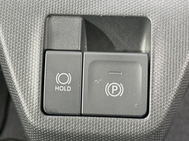 【オートブレーキホールド】信号待ちや渋滞で停車時にブレーキから足を離しても、停止状態を保持してくれます。前進するときはアクセルを踏めば自動で解除されるので安心♪街乗り運転が楽になります♪