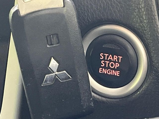 �y�I�y���[�V�����L�[�z�J�o����|�P�b�g�ɓ��ꂽ�܂܂ł��h�A�̎{���E�������\�ȃX�}�[�g�L�[�𑕔��B�G���W���̃I���E�I�t�����J�M�����o���K�v����������Ƃ��Ă��֗��ł���