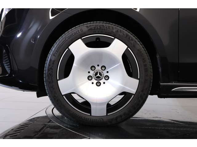 Long�{�f�B�����ݏo���L��Ȏ�����Ԃ́A�������ړ��ł���Ƃ�����킸�A�r�W�l�X�ł̈ړ��A���Ƒ��ł̗��s�AVIP���}�ȂǁA������V�[����&ldquo;�ړ��̎�&rdquo;���i�i�ɍ��߂Ă���܂��B