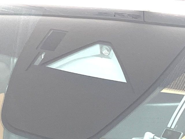 �y�X�}�[�g�u���[�L�T�|�[�g�z���s���ɑO���̎ԗ�����F�����A�Փ˂������Ȏ��͌x��ƃu���[�L�ŏՓˉ���Ɣ�Q�y�����A�V�X�g�B�����S�Ƀh���C�u�����y���݂��������܂��B