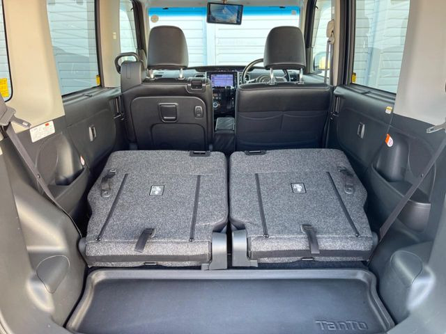 ���i�̂���������ʋ΁A���}���ɏ\���ȉ׎��X�y�[�X���m�ۂ��Ă���܂��B�Z�J���h�V�[�g��|���ƁA�傫�ȉו��̐ύڂ��\�ł���