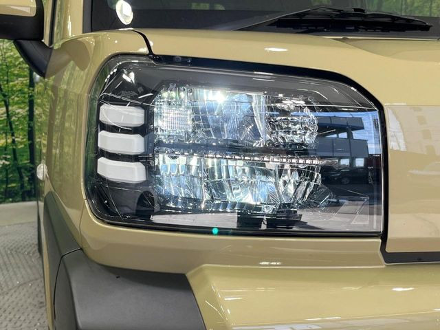 【LEDヘッドライト】悪天候や夜間走行時も良好な視界を確保し安心して運転できる高輝度LEDヘッドライトを装備!点灯速度が早く、消費電力も抑えられています。