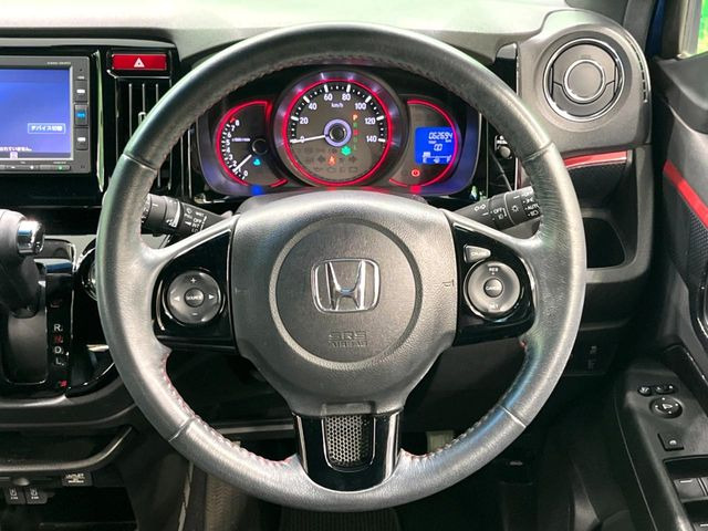 �y�����v�����X�e�A�����O�z�㎿�Ȋv���g�p���邱�ƂŁA��ɂ����������݂ƂĂ��^�]���₷���n���h���ł���