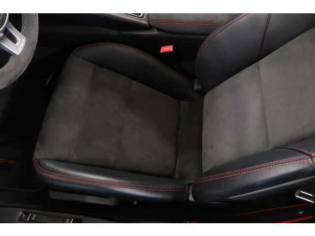 <��v����>3.4L �����Ό�6�C��DOHC�A330ps/37.7kgm�A�S��&times;�S��&times;�S��mm 4405&times;1800&times;1270mm�A�ԗ��d�� 1450kg