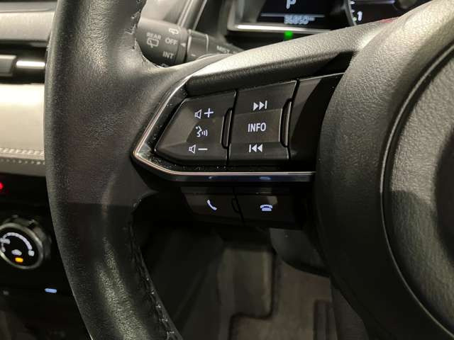 ���X�e�A�����O�X�C�b�`!�X�e�A�����O���������܂܃I�[�f�B�I�@���^�]�A�V�X�g�@�\�𑀍�o���܂���