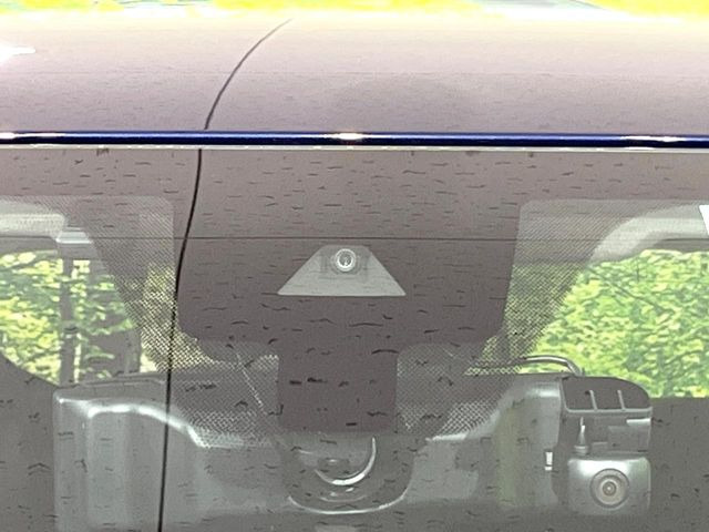 �y�C���e���W�F���g�G�}�[�W�F���V�[�u���[�L�z�t�����g�J�����őO���̎ԗ�����s�҂����m�B�Փ˂������Ȏ��͏Փ˔�Q�y���u���[�L���쓮�A�Փˉ�����T�|�[�g�B�����S�Ƀh���C�u�����y���݂��������܂��B