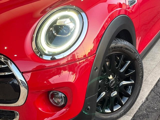 ��LED�w�b�h���C�g:������LED�w�b�h���C�g�ŁA���S�^�]���x����ǍD�Ȏ��E��!