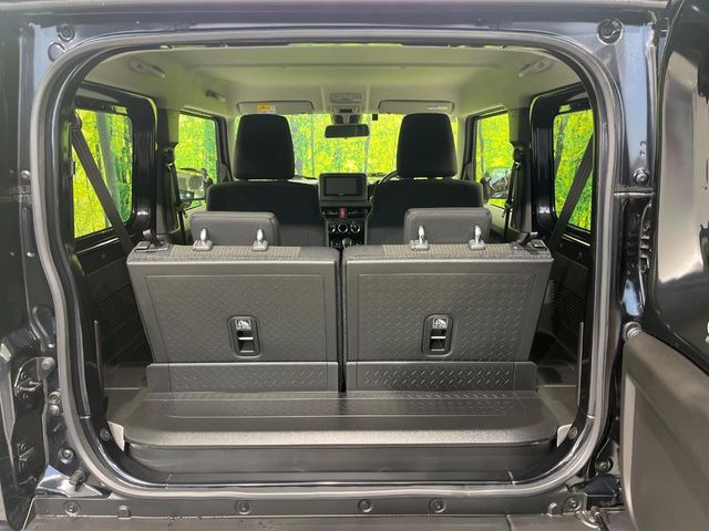 ���i�̂���������ʋ΁A���}���ɏ\���ȉ׎��X�y�[�X���m�ۂ��Ă���܂��B�Z�J���h�V�[�g��|���ƁA�傫�ȉו��̐ύڂ��\�ł���