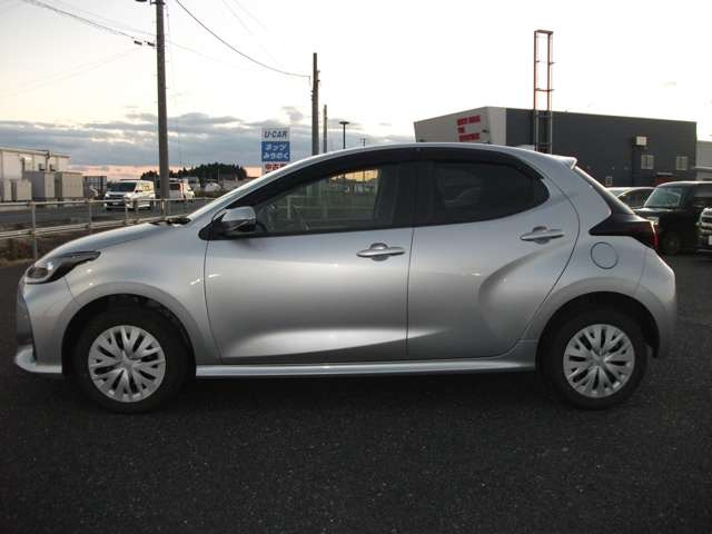 ヤリス1.5 ハイブリッド X E-Four 4WD