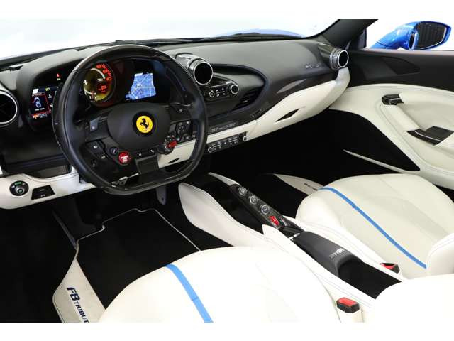 ���s4000km�̃N���[����F8�B�i�r�AETC2.0�AApple CarPlay�Ή��Ŏ��p�����m�ہB���ʐF�u���[���B�ꖳ��̑��݊�������܂��B