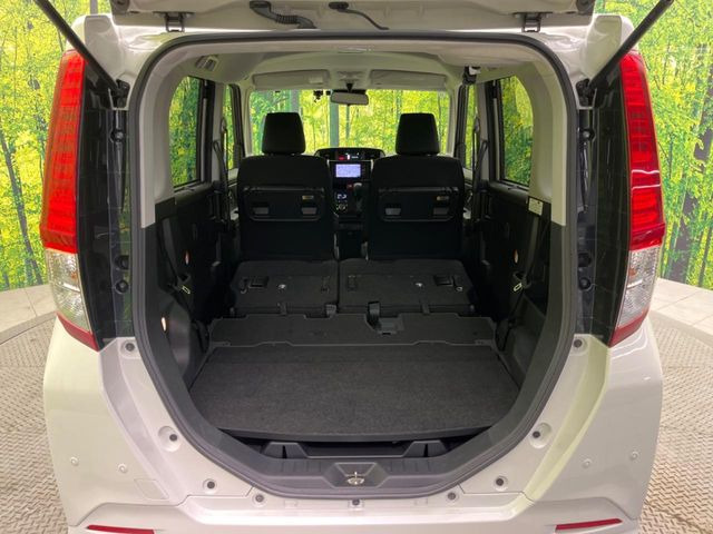 ���i�̂���������ʋ΁A���}���ɏ\���ȉ׎��X�y�[�X���m�ۂ��Ă���܂��B�Z�J���h�V�[�g��|���ƁA�傫�ȉו��̐ύڂ��\�ł���