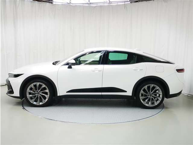 クラウンクロスオーバー2.5 G アドバンスト レザー パッケージ E-Four 4WD