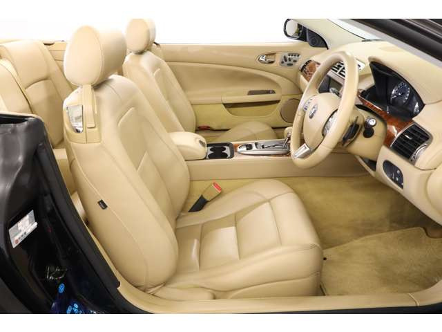 �X�^�C���Z���N�V���� LUXURY��p�̏㎿�ȃ\�t�g�O���C�����U�[�A�E�b�h�g�����A�N���[���A�N�Z���g���{���ꂽ�C���e���A�́A�P�Ȃ�ړ���i�ł͂Ȃ��A��邽�тɐS�𖞂����Ă���邱�Ƃł��傤�B