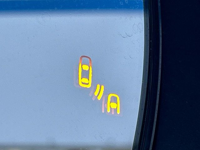 �y�u���C���h�X�|�b�g���j�^�[�z���s���A�h�A�~���[�̎��p�ɂȂ�₷���ӏ��Ɍ㑱�Ԃ��ڋ߂���ƃT�C�h�~���[�t�߂Ɍx����\���A�h���C�o�[�ɒ��ӊ��N�����Ă���܂��B