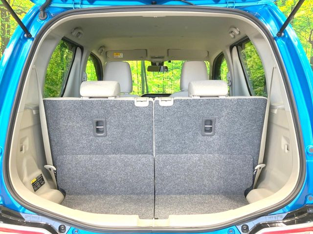 ���i�̂���������ʋ΁A���}���ɏ\���ȉ׎��X�y�[�X���m�ۂ��Ă���܂��B�Z�J���h�V�[�g��|���ƁA�傫�ȉו��̐ύڂ��\�ł���