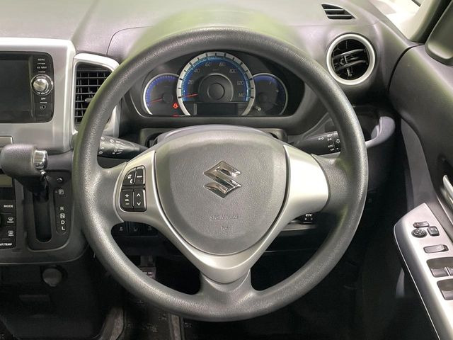 �y�X�e�A�����O�X�C�b�`�z�^�]���A�O������ڐ������炷���ƂȂ��A�I�[�f�B�I���̑��삪�\�ȕ֗��@�\!���S&���K�ȃh���C�u�����o���Ă���܂���