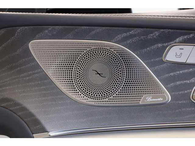 �X�^�C���b�V���ȃf�U�C���Ƒu���ȑ��肪���͂�2022�N��GT4�h�A�N�[�y�B�S���h���C�u�̌���񋟂��܂��B