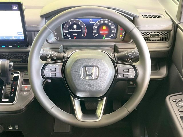 ステアリングも使用感が少なく、きれいな状態となっております♪