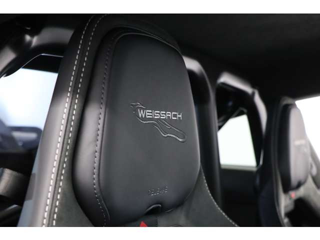 �t�����g�A�N�X�����t�g�����Œi�������S�B���p���ƃX�[�p�[�X�|�[�c���\�𗼗����������x�̍���GT3�ł��B